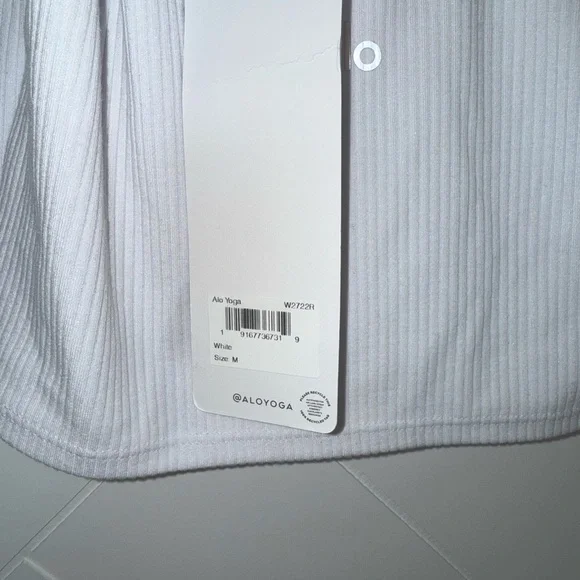 New with tags ALO Yoga White Wellness Tank Size: Medium Sold Out - Picture 4 of 10
